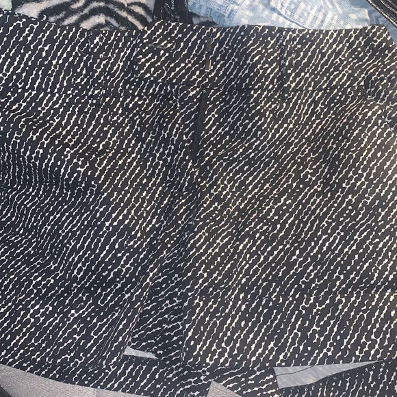 Black and white shorts - Picture 1 of 1